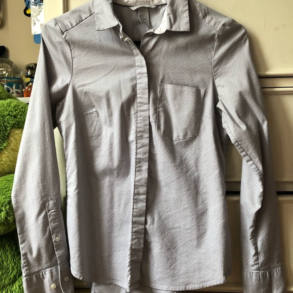 H&M gray polka dot button down shirt